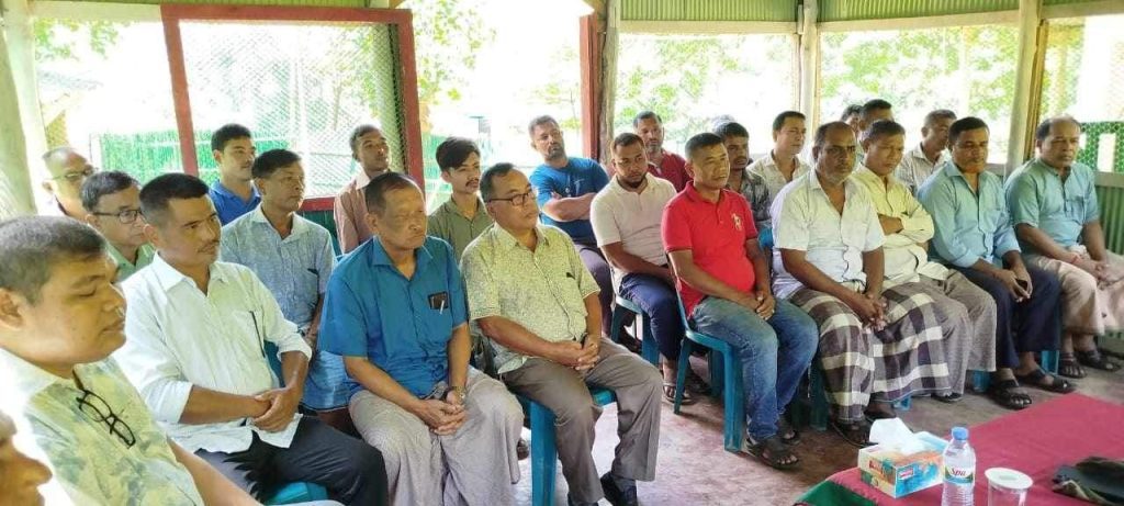 রুমা জোনের অধীনস্ত বাজার পাড়া আর্মি ক্যাম্পে স্থানীয় জনপ্রতিনিধি এবং বিভিন্ন সম্প্রদায়ের নেতৃবৃন্দের সাথে জোন কমান্ডারের মতবিনিময় সভা অনুষ্ঠিত হয়