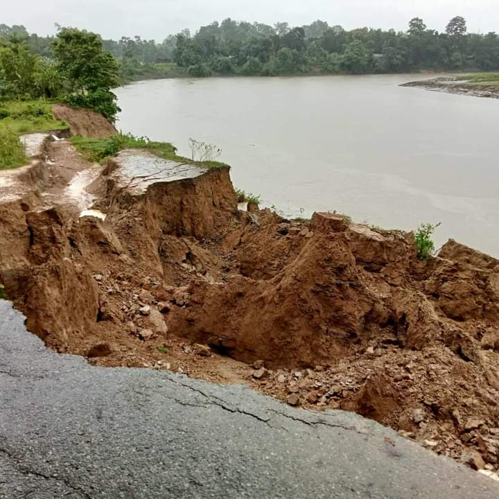 বান্দরবান লামা উপজেলায় ভাঙ্গনের কবলে বাড়ি-ঘর ও ফসলী জমি।