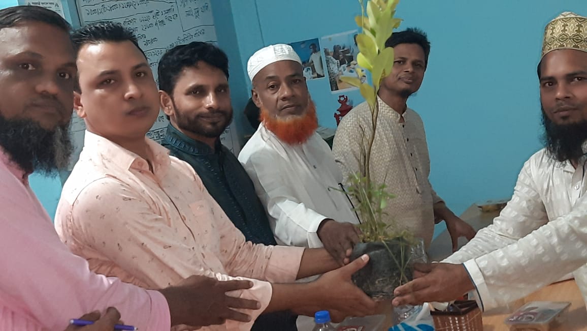 প্রগতি লাইফ ইন্সুইরেন্স কোম্পানী বাঁশখালী শাখার মাসিক উন্নয়ন সভা ও চারা বিতরণ অনুষ্ঠান সম্পন্ন।