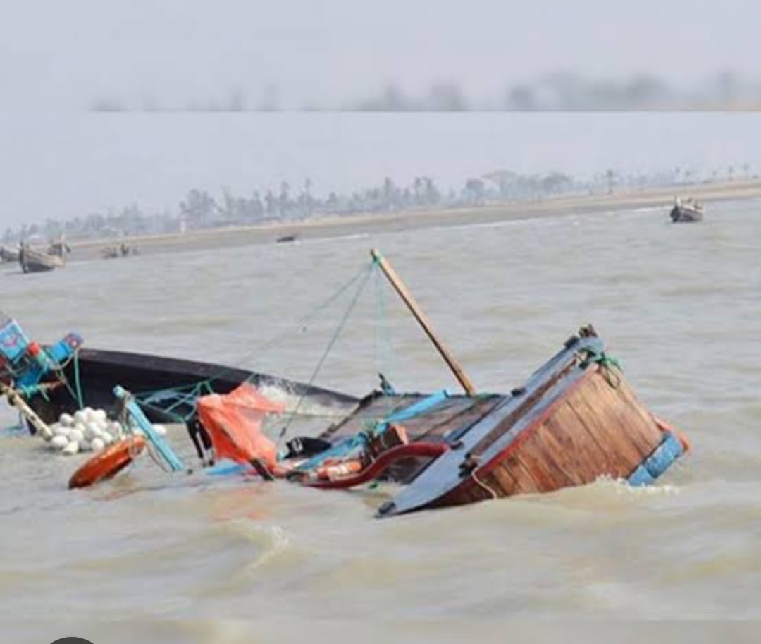 সেন্টমার্টিন থেকে টেকনাফ আসার পথে স্পিডবোট ডুবি, শিশু নিখোঁজ ১।