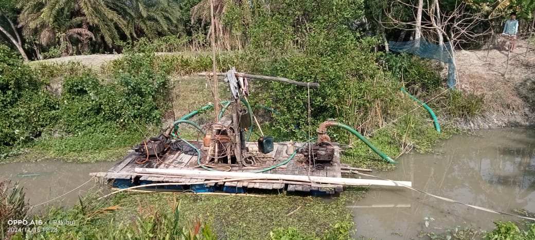 শরণখোলায় এক সপ্তাহের ব্যবধানে ৩টি ড্রেজার জব্দ।