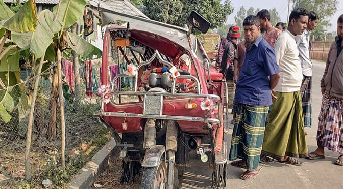 কুড়িগ্রামে ট্রাকের ধাক্কায় মা-মেয়ে নিহত কুড়িগ্রামে সোনাহাট স্থলবন্দর সড়কে।