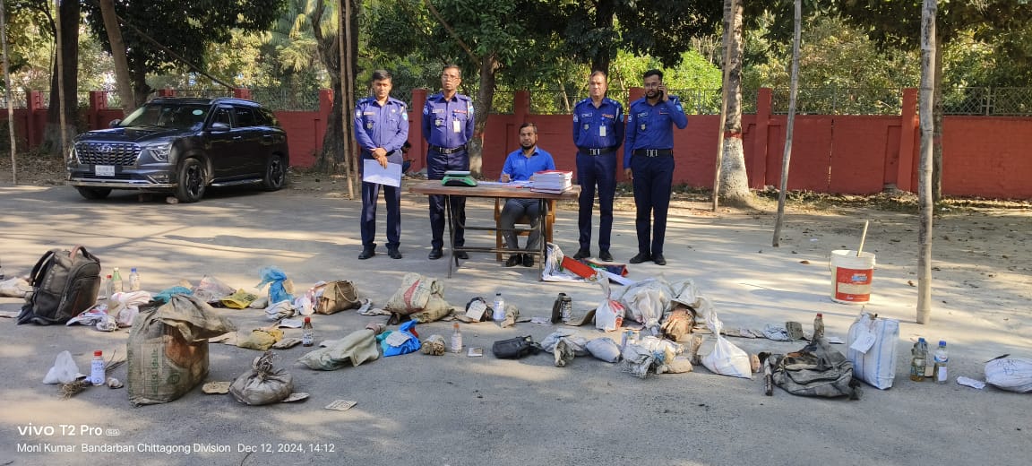 বান্দরবান চীফ জুডিসিয়াল ম্যাজিস্ট্রেট আদালতে ১০৩ টি নিস্পত্তিকৃত মামলার আলামত আইনি প্রক্রিয়া শেষে ধ্বংস।